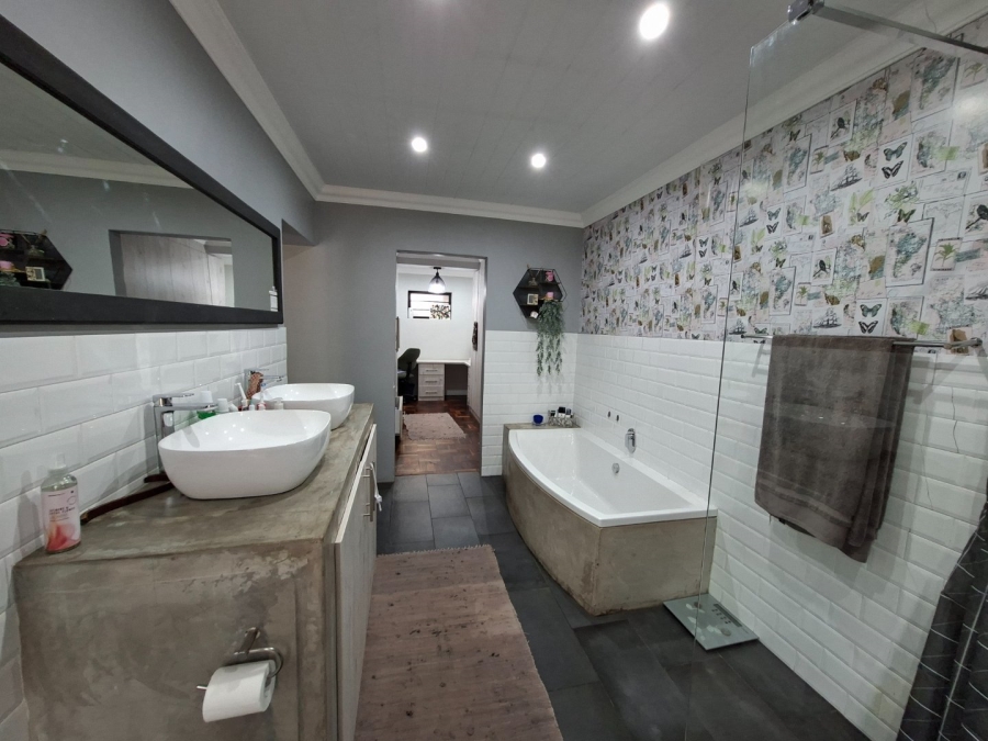 4 Bedroom Property for Sale in Waverley Free State